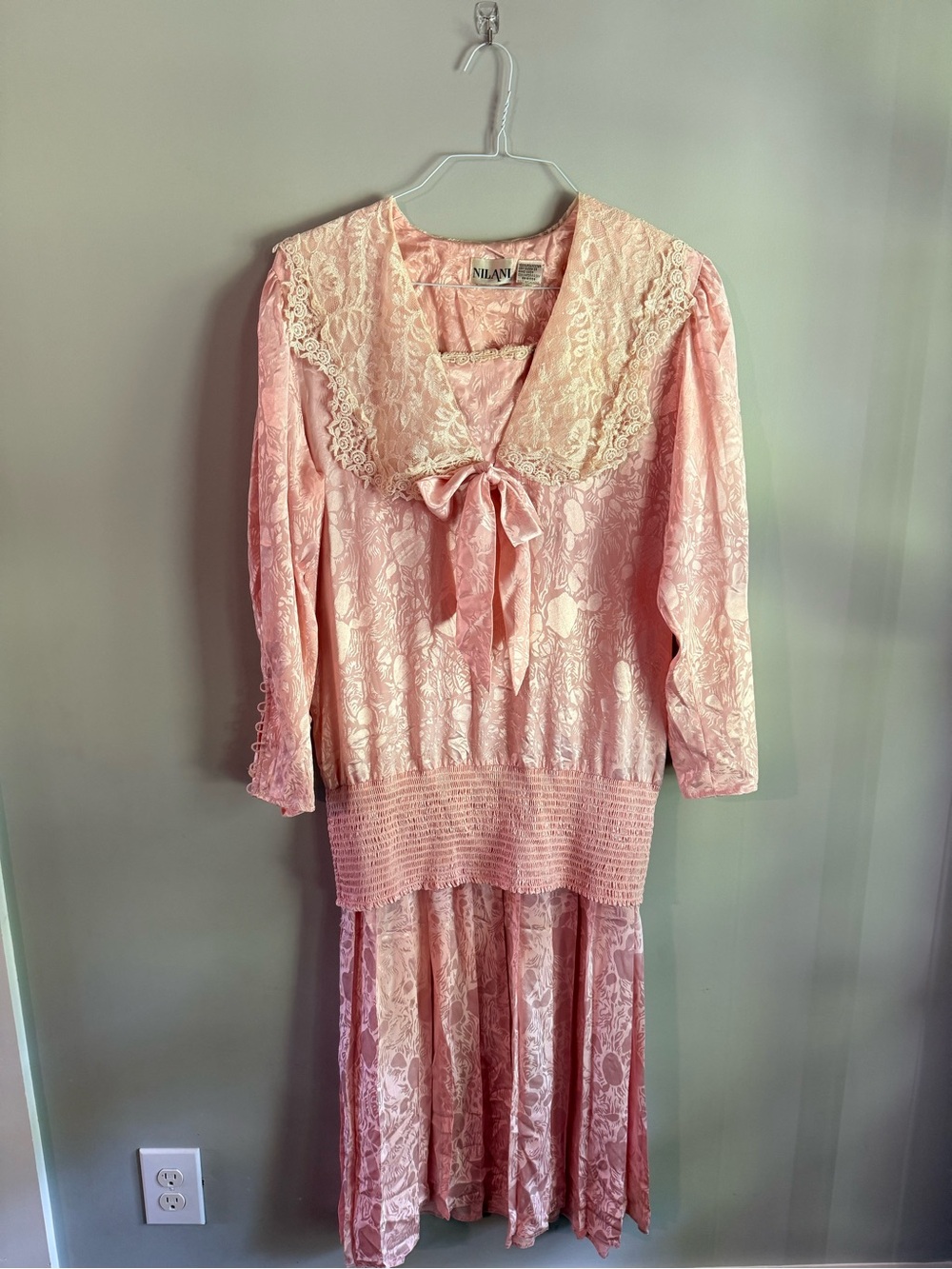 Vintage Nilani 1980 1980’s pretty in pink wedding, cocktail dress. Size 10. Pink